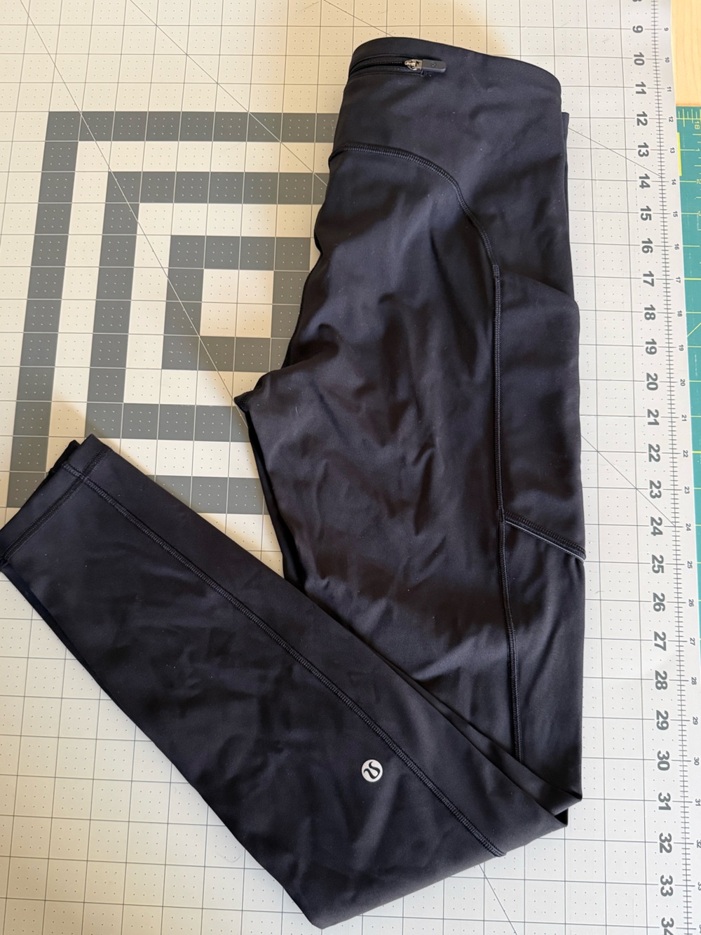 lululemon athletica speed up leggings size 6 Black